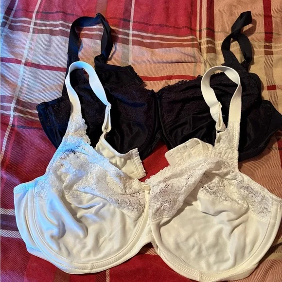 Lilyette Black and White Lace Bras - Picture 1 of 4